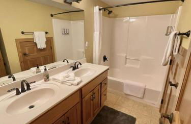 Ski in Ski out Townhome, Indoor and outdoor pools, hot tub, fire pits, and more - Foto 28