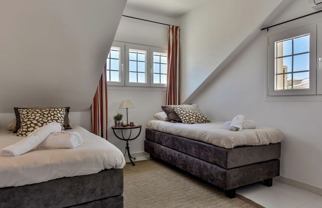 4bed Villa Sleeps 8- Pool, Garden, Bbq, Near Beach - Foto 5