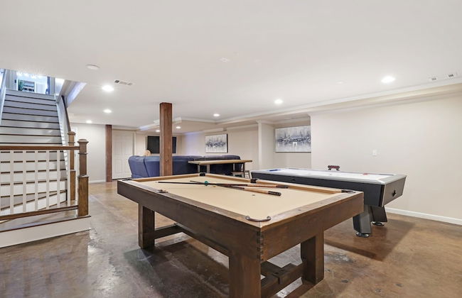 7BR Lakefront Haven Pool Hot Tub Gated 4acres - Foto 21