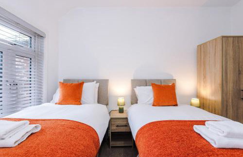 Modern 3 Bedroom House Perfect for Short and Long Stays - Foto 6