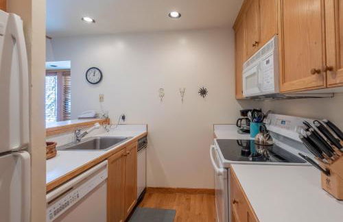 Greyhawk Condo 09 - Photo 2