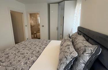 HelaMoni, New 5 Star 2 Person apartments with pool - Foto 57