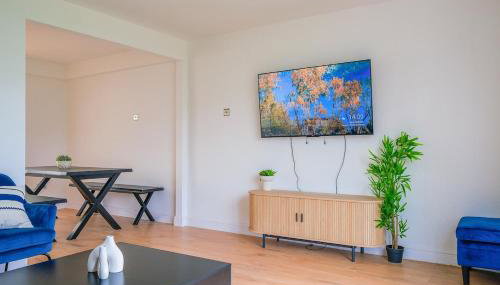 Modern Home with Games Room, Watford - Foto 2