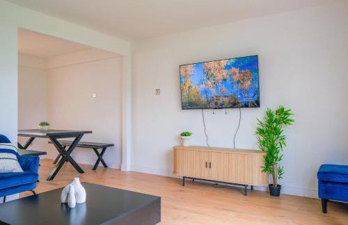 Modern Home with Games Room, Watford - Foto 2