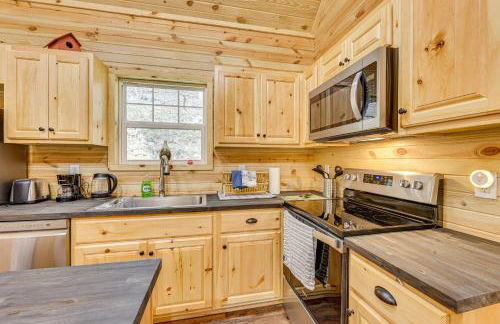 Hike and Fish Marlinton Cabin with Fire Pit and Views! - Foto 7