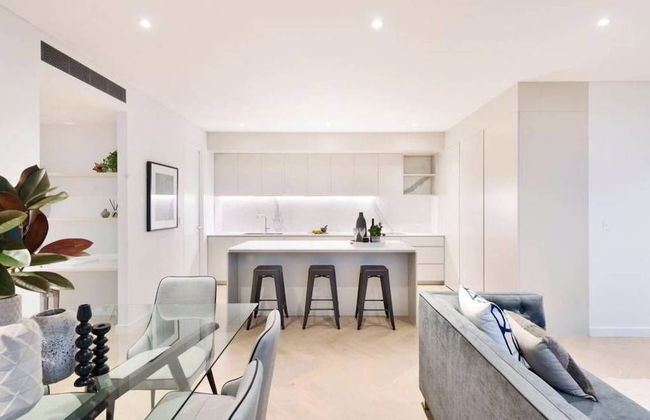 Brand New Lux Water View 3bd with Parking - Foto 6