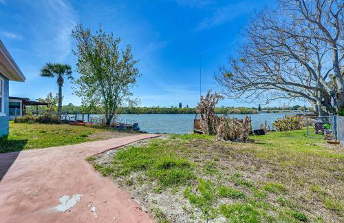 Lakefront Anglers Oasis in Holiday! 8 Mi to Beach - Foto 22