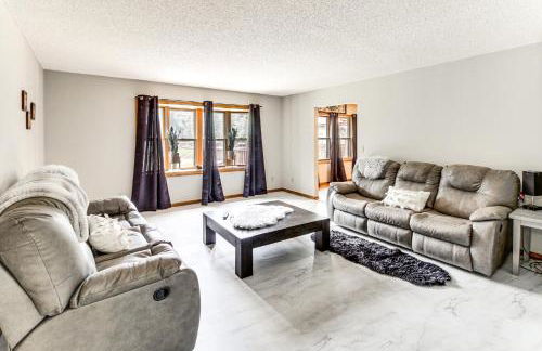 Hot Tub and 2 Recreation Rooms Spacious Onamia Home - Foto 5