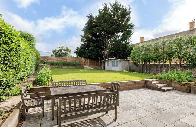 Stunning 5 Bed in the Centre of Bourton - Photo 19