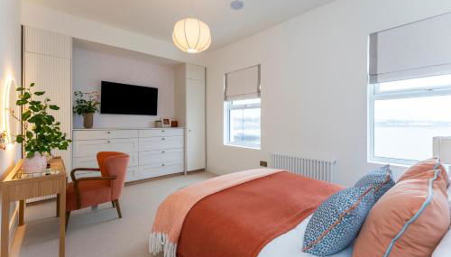 2-Bed - Sleeps 6 - Seafront View with Free Parking - Photo 2