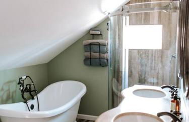 The Hermantown Hangout - Foto 13