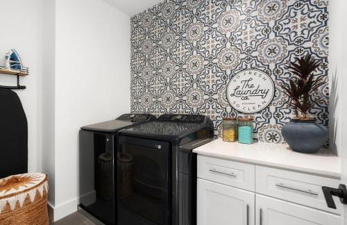 Heated Pool, Game Room, Outdoor Movies, Mins to Downtown, Sleeps 14 - Foto 24