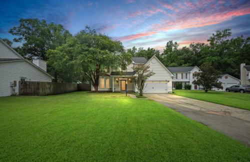 Low Country Gem with Heated Pool Games and Hot Tub - Photo 7
