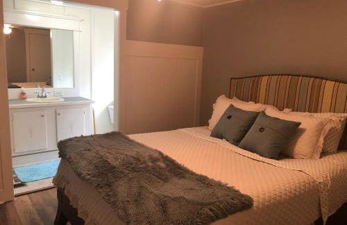 Beaufort SC New Renovation, Close to Parris Island, Historic Downtown, Beautiful Beaches, Sleeps 7 - Photo 5