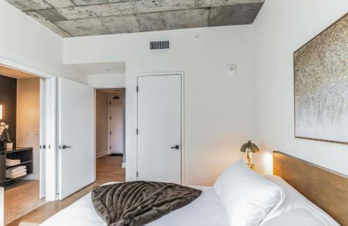 High Rise Luxury Condo With Lake & City Views - Foto 30