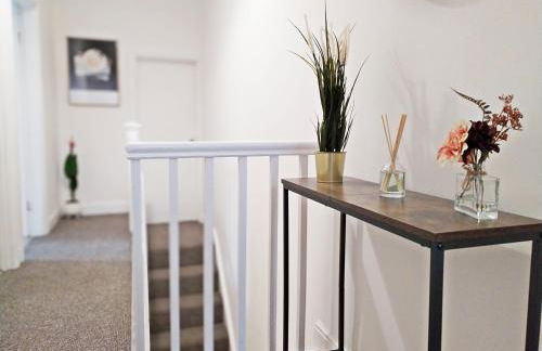 Central Manchester Modern 4 Bed House - free parking - Foto 14