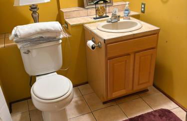 Tree House 6 bedrooms, 2 blocks from everything - Foto 62