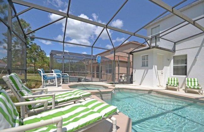 Pine Forest Chateau 5 Bedroom Home by RedAwning - Photo 24