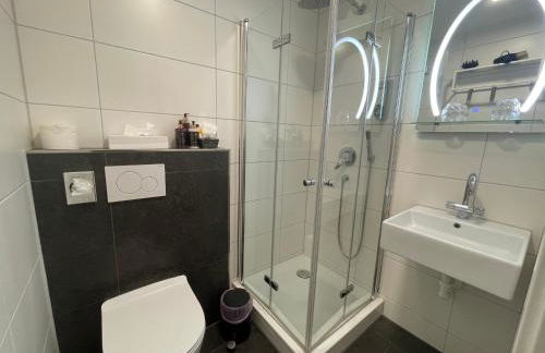 ROSMARIN - Kuschelige Fewo - Romantik & Entspannung im Whirlpool auf privater Terrasse, Ruhe & Hund willkommen - by FerienWohnenAmSee - - Foto 14