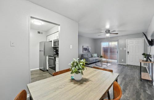 Budget-Friendly 2Bd Apartment I Free Parking - Photo 1