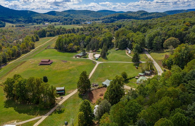 Moonshiner's Cabin Minutes From Two Wheels! - Foto 38