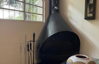 Chácara Casa Amarela - estrutura completa de lazer - ambientes elegantes e exclusivos - campo de futebol e bocha - piscina - lareiras - 10 min Rota do Vinho - Foto 31