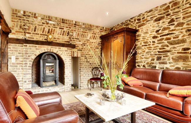 Walk Luxury Stay With Pool - Photo 18