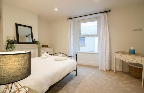 Stylish and Modern Town Centre End-of Terrace Home - Foto 10