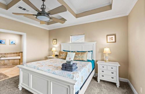 Beachfront Hideaway! Luxury Beachfront, SwimSpa, Game Room, Firepit by Bolivar Vacations - Foto 40