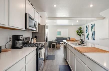 Family-Friendly 3-Story Home Sleeps 8 - Foto 32