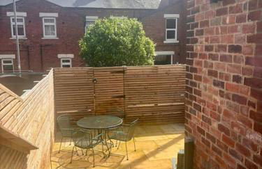 Spacious home in Leeds ideal for gatherings with free parking - Foto 28