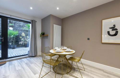 Luxury 1BR Seafront Apartment - Photo 16