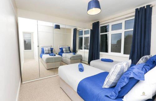 Modern 4-Bedroom 2-Bathroom with Off Road Parking in Great Sankey by Amazing Spaces Relocations Ltd - Foto 10