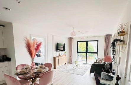 Central Derby Urban 2 Bedroom Flat - An Oasis of Elegance! Free Parking and Wifi suitable for families and professionals - Foto 5