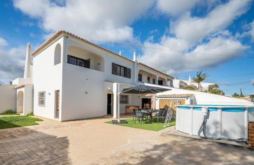 Host Wise - Sunny Spacious House - Terrace & Free Parking - Foto 2