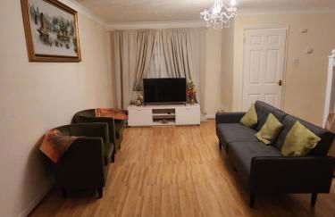 Captivating 3-Bed House in Kent - Photo 1