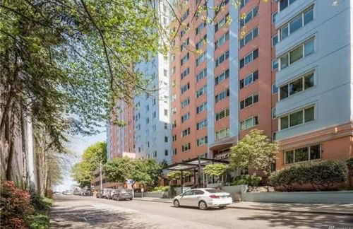 Tranquil 2BR downtown condo, Parking, King bed - Foto 27