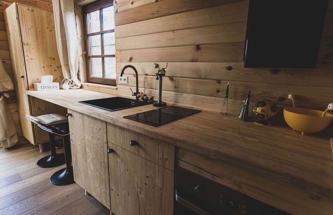 Romantic Woodland Chalet - Photo 10