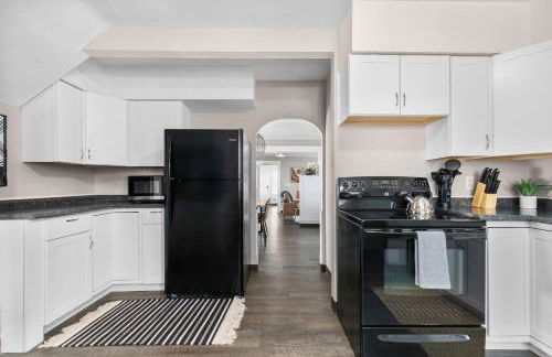 Roomy Central Hub, Games, Fire Pit & Downtown Fun - Foto 46