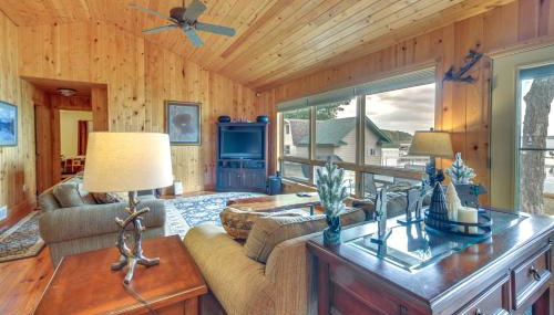 Lakefront Isle Escape with Dock and Fire Pit! - Foto 5