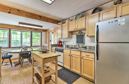 Fish, Float and Relax Fireside Home Near New River! - Foto 12