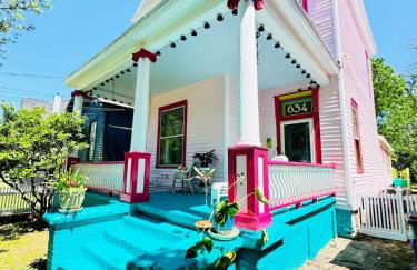 Uptown Colorful Cottage by the Riverwalk - Foto 1