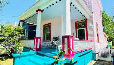 Uptown Colorful Cottage by the Riverwalk - Foto 1