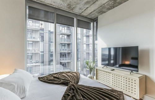 High Rise Luxury Condo With Lake & City Views - Foto 28