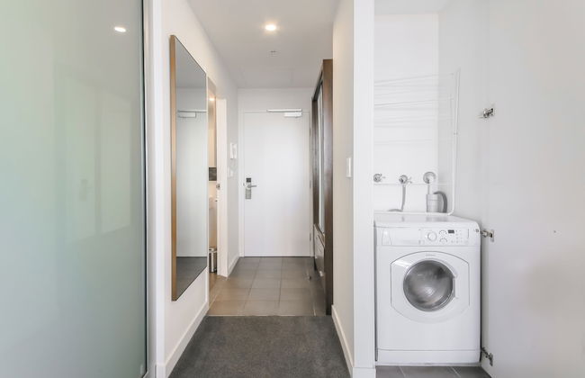 2 Bedroom Modern Apartment in Chatswood - Photo 10