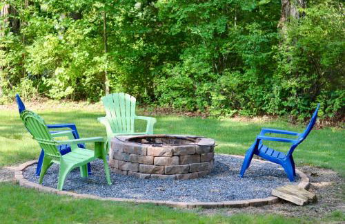 Rustic Hideaway with Fire Pit Less Than 1 Mi to River! - Foto 13