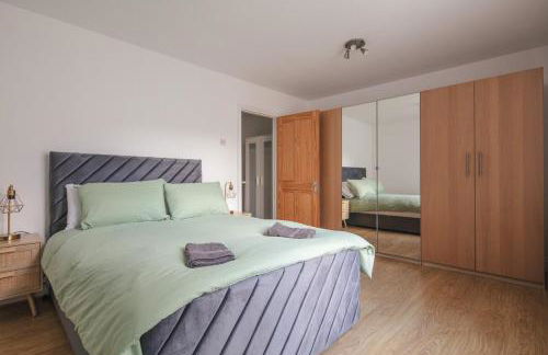 Spacious 3 Bedroom Home with PS5 and Pool Table Near O2 Arena Canary Wharf and Elizabeth Line to Central London - Foto 3