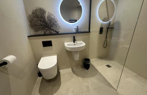 Beudy at Pentrecelyn - a gorgeous barn conversion with hot tub - Foto 17