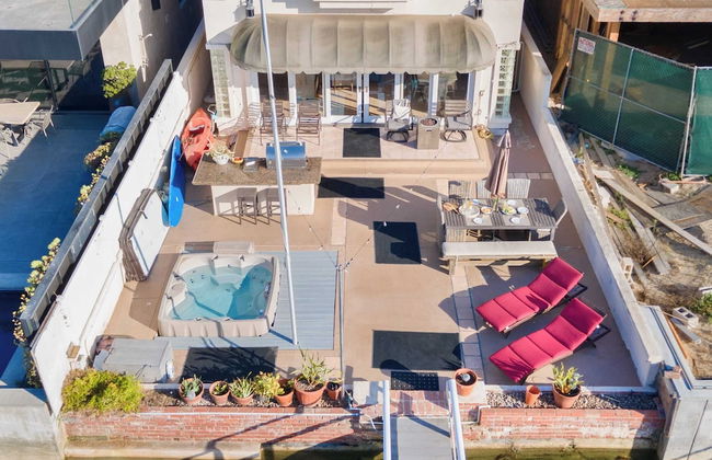 Canalfront Charmer by Avantstay Waterfront w/ Shared Dock + Hot Tub - Foto 3