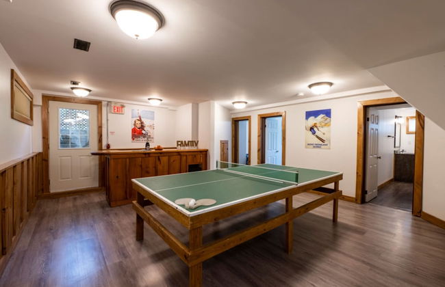 Spacious 8 bdrm Blue Mountain Cottage, Perfect for Large Groups, Private Beach, BBQ, Hot Tub, Sauna - Foto 16